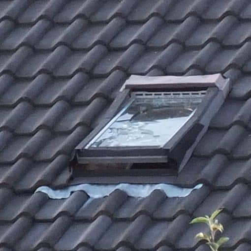 Gutachter Fenster-Sachverständiger Fenstergutachter 12 Hagelschaden an Haus zerstörte Dachfenster