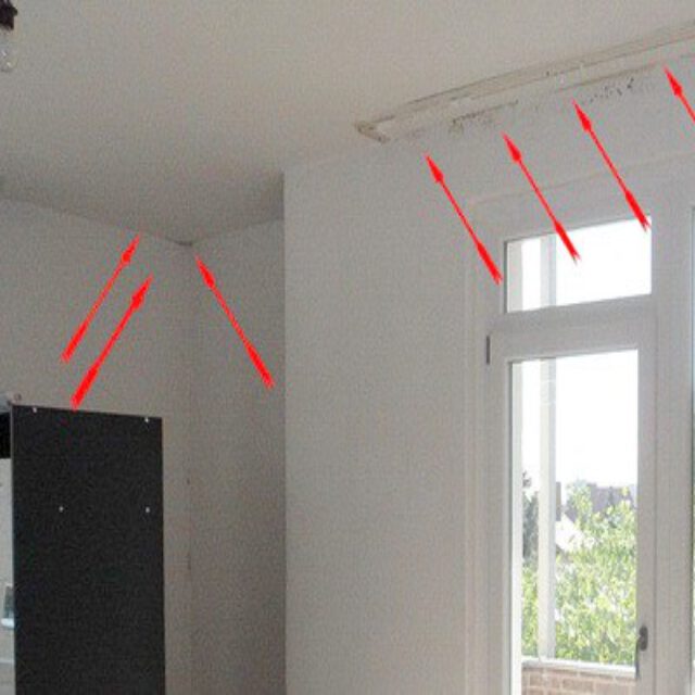 schaedlicher Schimmel Ecke oben Dachgeschoss