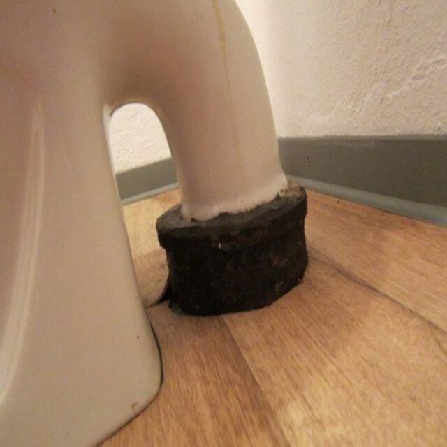In dem Bereich der Muffe war das WC undicht
