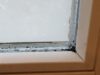 000-angelaufene-fensterscheiben-schimmel-an-fenster-005